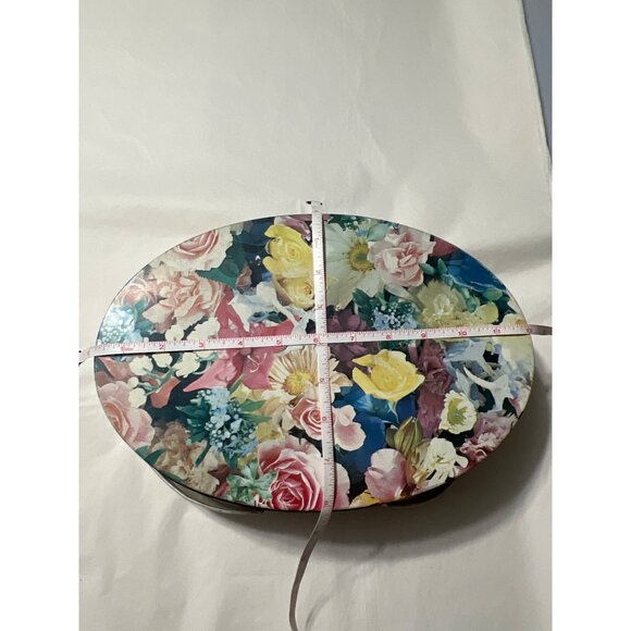 1960s Vintage Tin With Assorted Sewing Notions & Patterns - Picture 12 of 12